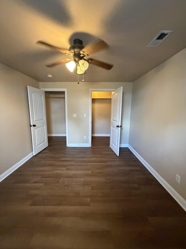 Building Photo - 110 Pineur Rd