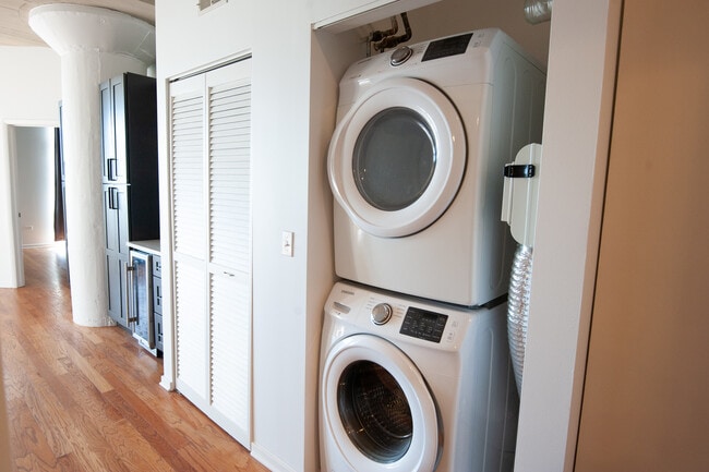 Building Photo - 1524 S Sangamon St