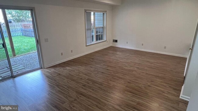 Building Photo - 822 W Boxborough Dr