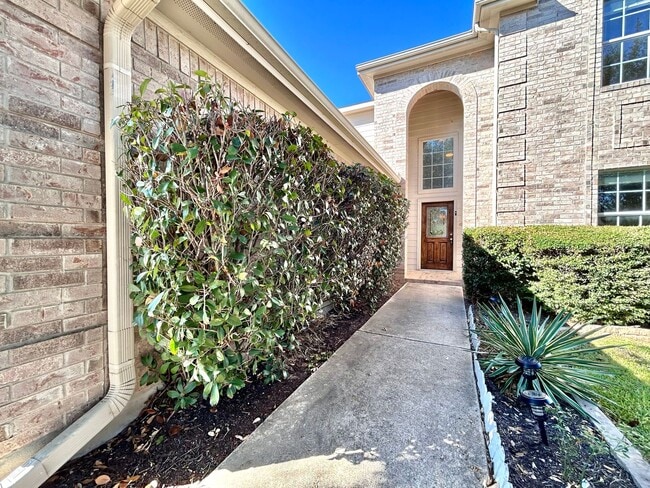 Building Photo - Beautiful 4-Bed Home with Open Floorplan, Game Room & Deck