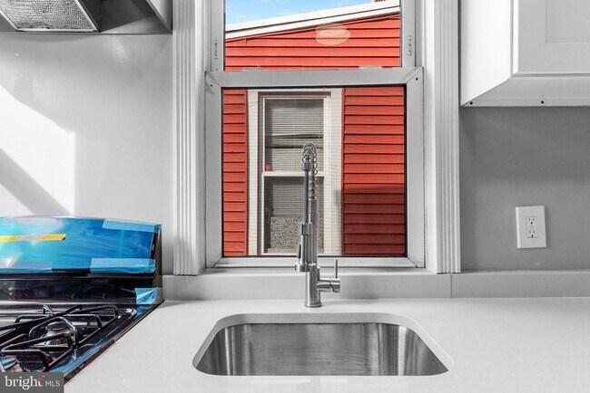 Building Photo - 346 Ridgeway St