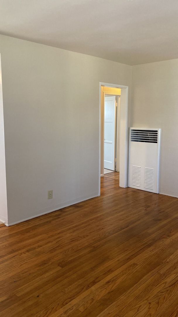 Building Photo - 2212