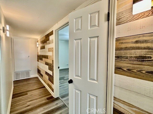 Building Photo - 904 W Balboa Blvd