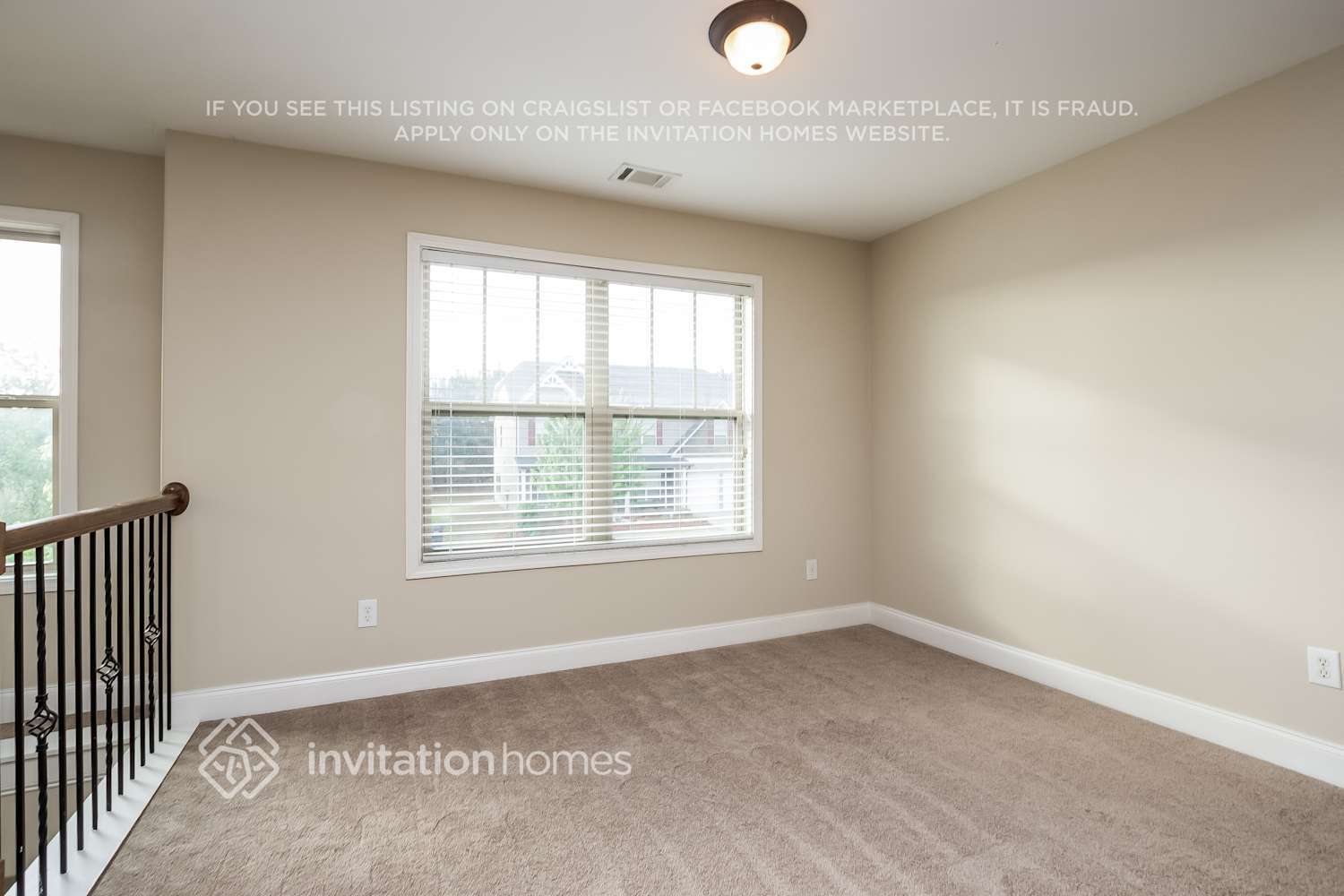 Building Photo - 3827 Lake Haven Way