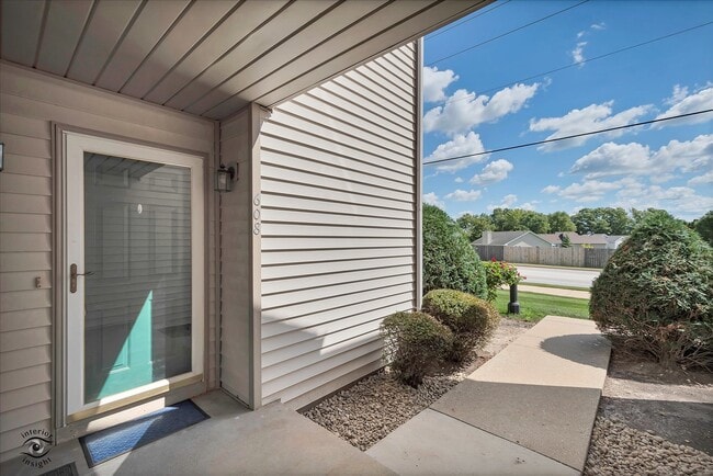 Building Photo - 608 Huntington Ct