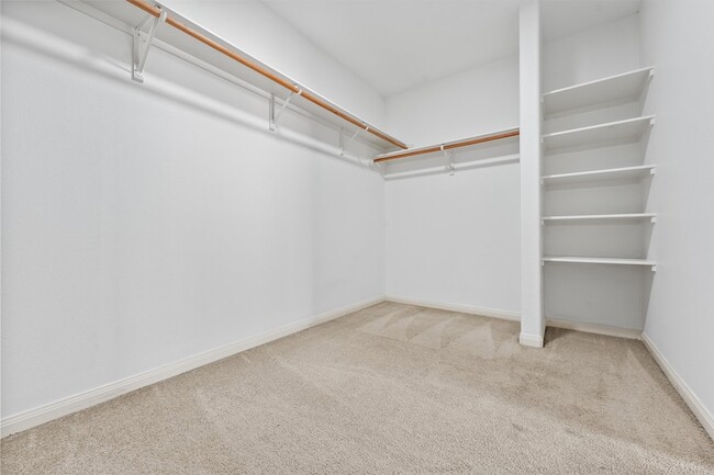 Building Photo - 7010 Dahlia Rd