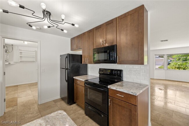 Building Photo - 2150 Aruba Ave