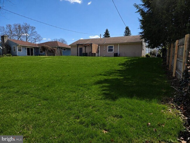 Building Photo - 739 Stouffer Ave