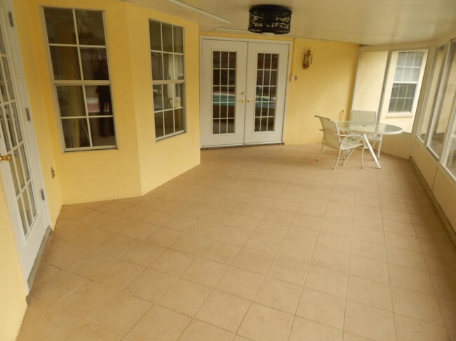 Building Photo - 1925 Catamaran Dr