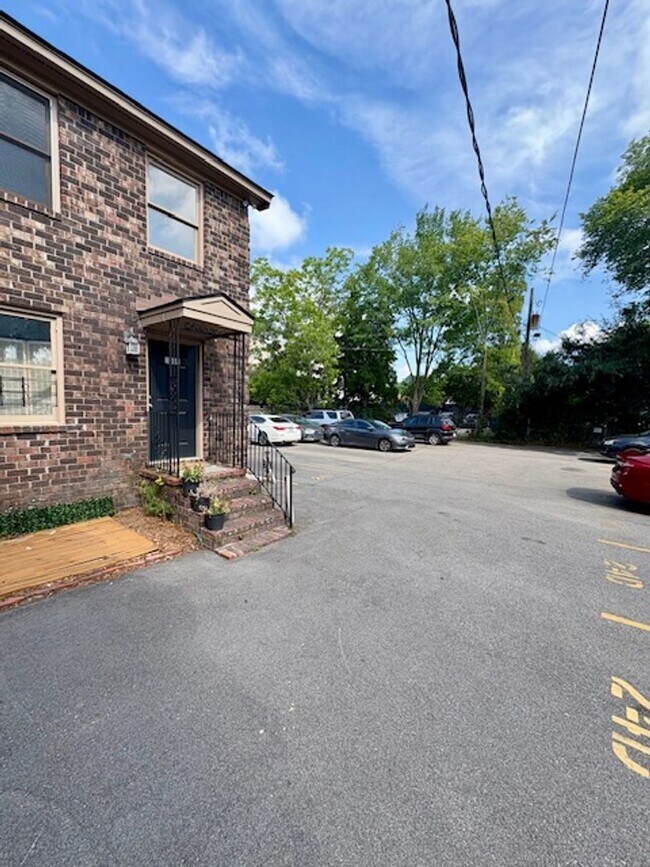 Building Photo - Charming End Unit Two Bedroom Townhome on ...