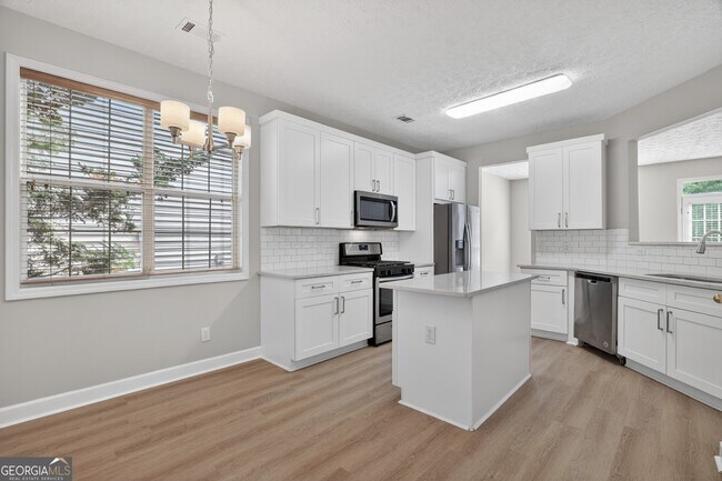 Building Photo - 13375 Avensong Crossing