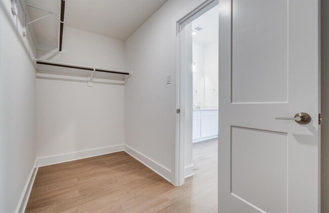 Building Photo - 8627 Pier Cove Dr