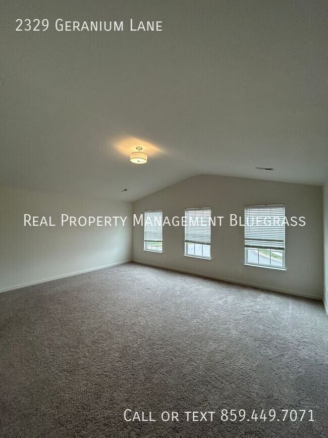 Building Photo - 2329 Geranium Ln