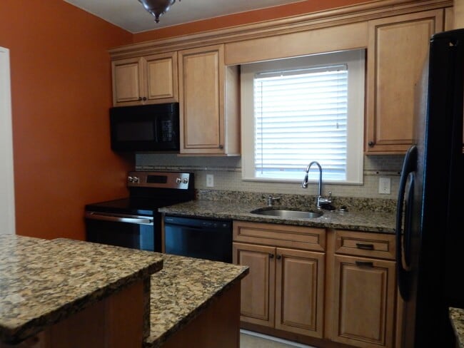 Building Photo - Grandin Court Foursquare convenient to SW ...