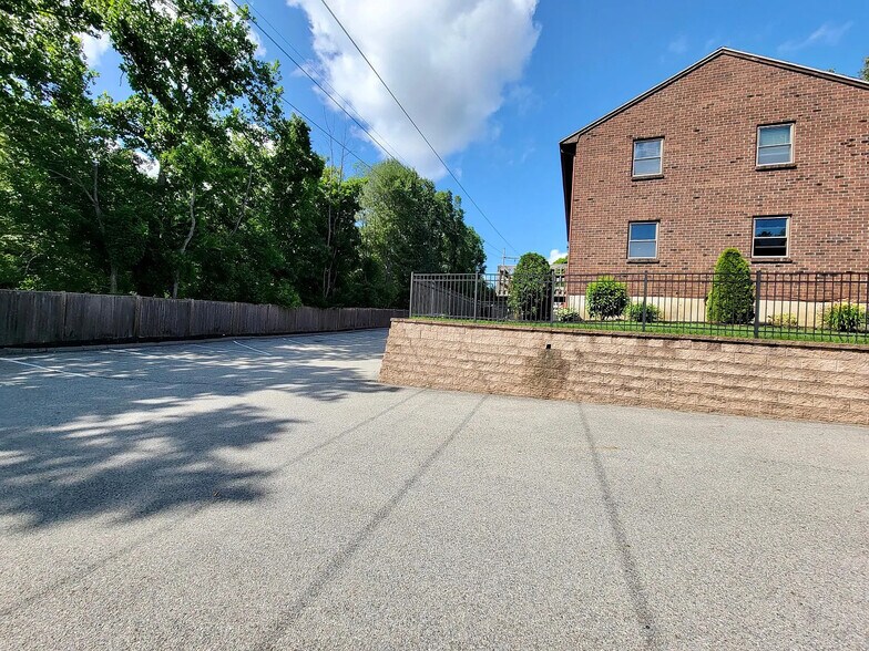 Building Photo - 49 Lupine Rd