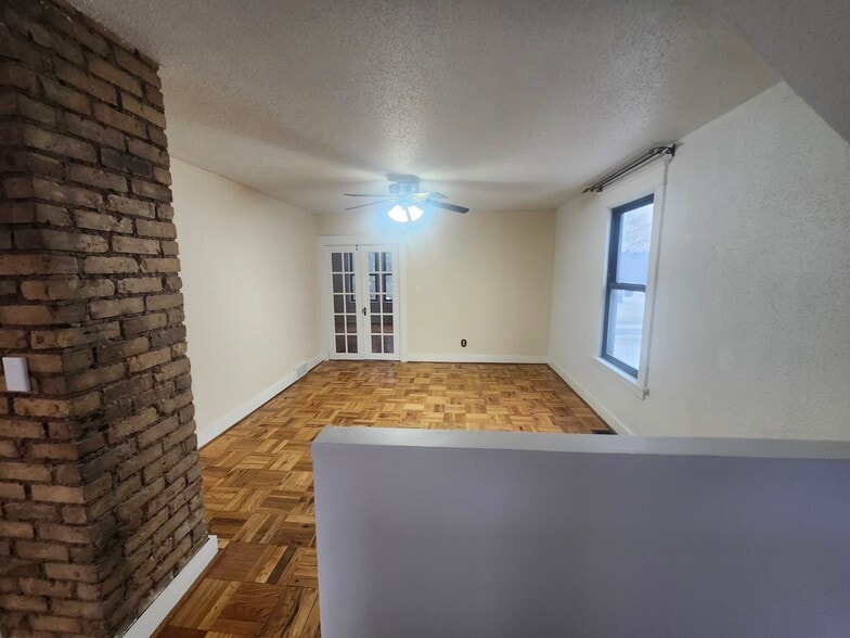 Building Photo - 796 Larpenteur Ave W