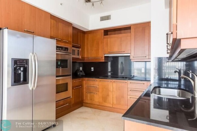 Building Photo - 333 Las Olas Way