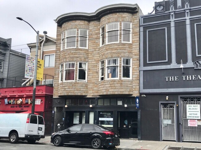 Building Photo - Top Floor Huge 4BR Flat, In Unit Laundry i...