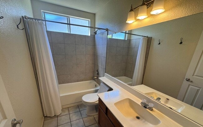 Building Photo - 3 bedroom at Peoria & 59th Ave