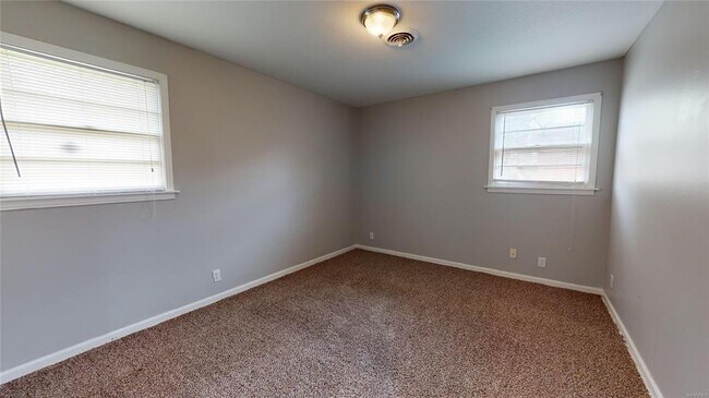 Building Photo - 3252 Cheltenham Dr