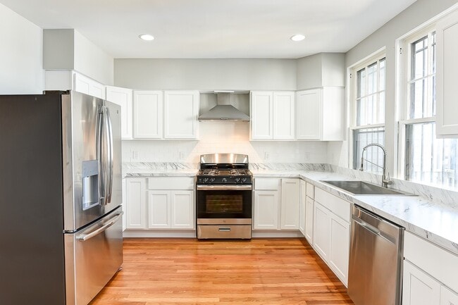 Building Photo - Charming 4br/2ba in Anacostia / Navy Yard