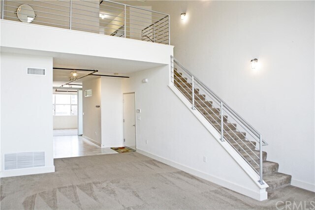 Building Photo - 940 E Civic Center Dr
