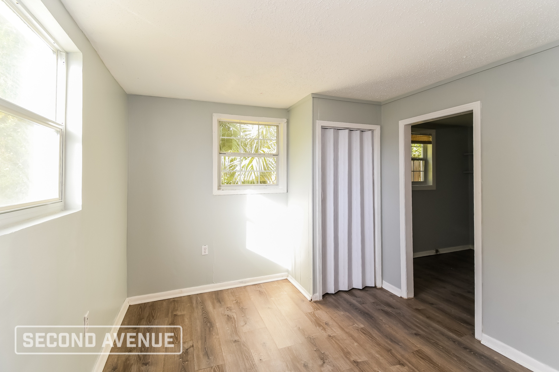 Building Photo - 7333 Roslyn Rd