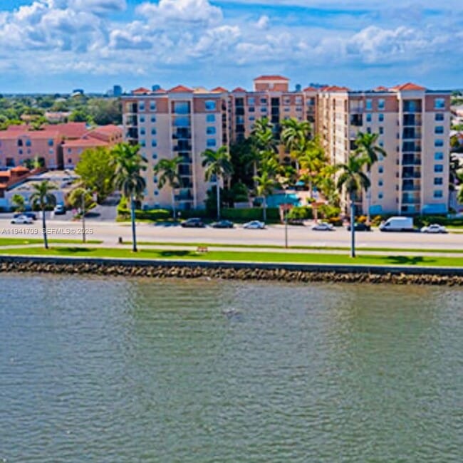 Building Photo - 1801 N Flagler Dr