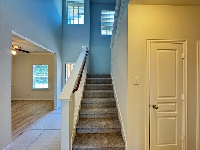 Building Photo - 8107 Gran Villa Dr