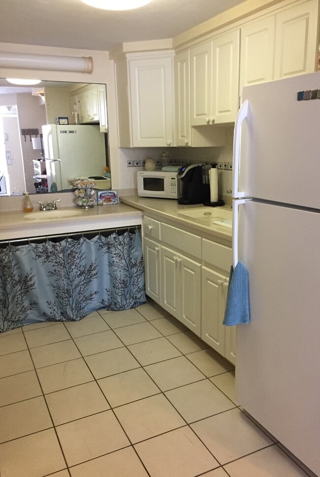 Building Photo - Ocean FRONT Studio! Amazing and must see! DEPOSIT-FREE Renting option thru OBLIGO! Deposit Altern...