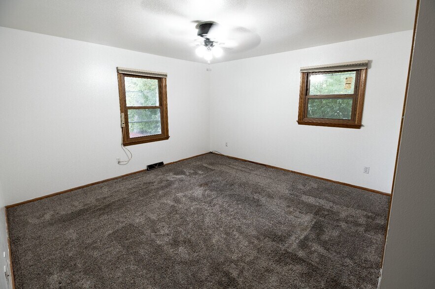 Building Photo - 8684 N 62nd St