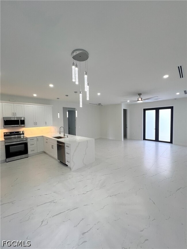 Building Photo - 2657 2nd Ave SE