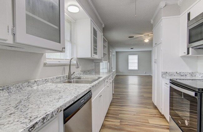 Building Photo - 1523 Weyford Dr