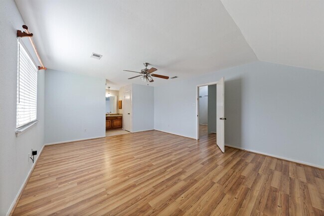 Building Photo - 2430 Long Reach Dr