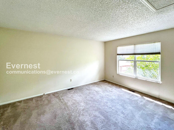 Building Photo - 6659 Gambol Quail Dr E
