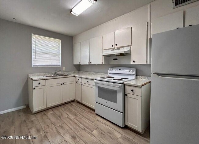 Building Photo - 1134 Woodruff Ave