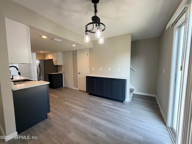 Building Photo - 3545 N Ride Dr