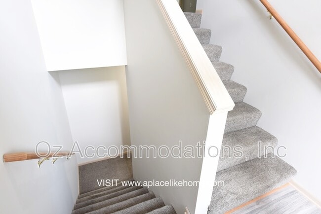 Building Photo - 635 S Woodson Ln