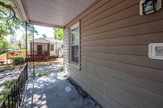 Building Photo - 3 Bedroom, 1 Bathroom Home in Dorchester Terrace - North Charleston