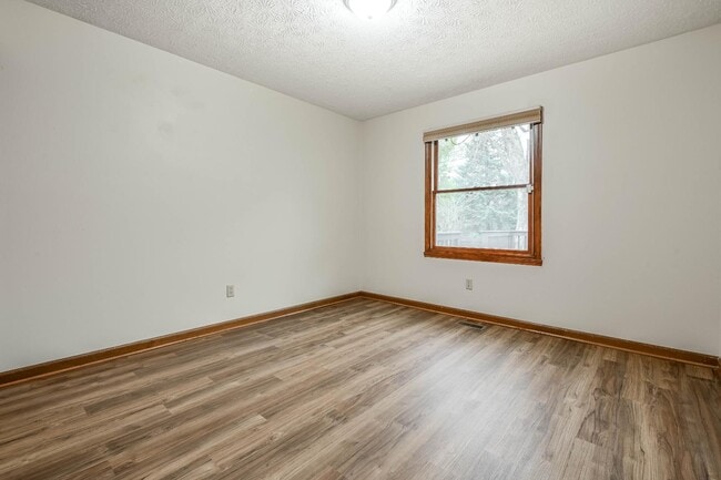 Building Photo - 1108 Redwood Dr