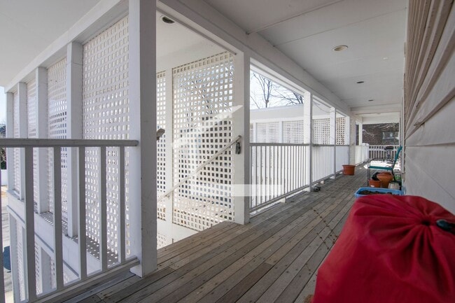Building Photo - HOT BRIGHTON LISTING!!!!