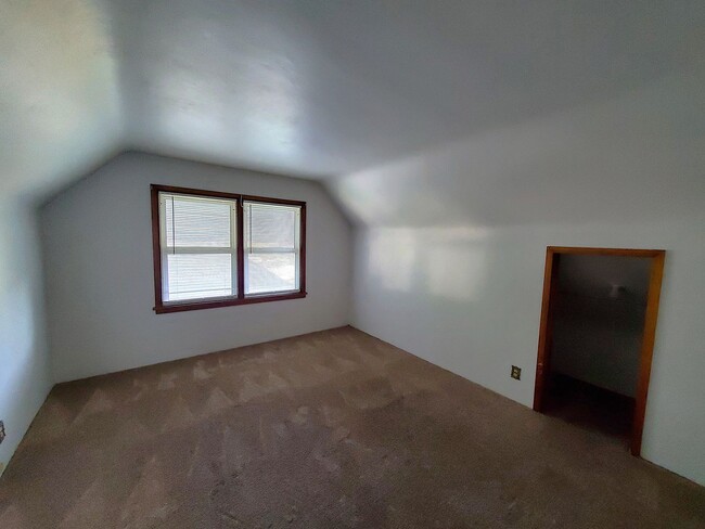 Building Photo - 534 Hope Ave