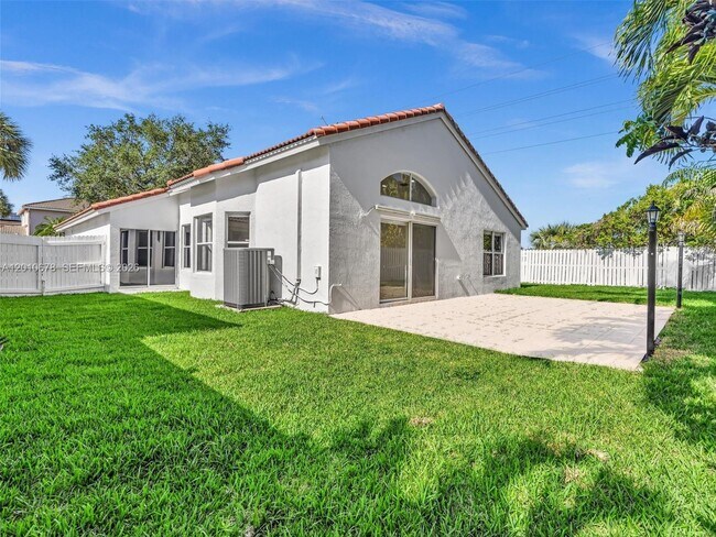 Building Photo - 3863 SW 53rd Pl