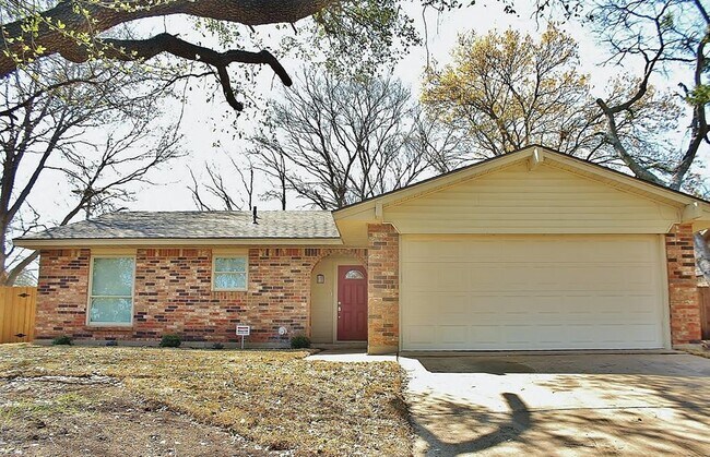 Building Photo - 302 Linkwood Dr