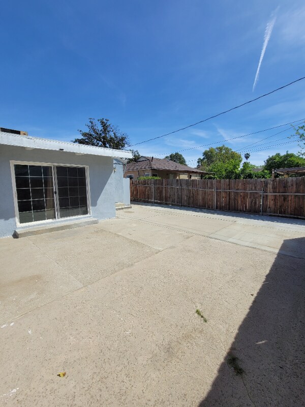 Building Photo - 6503 White Oak Ave