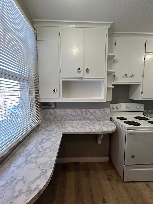 Building Photo - Black Milvus Rentals (6201 S. 42nd St.)