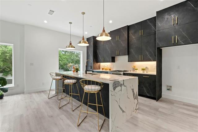 Building Photo - 935 W Twelfth St