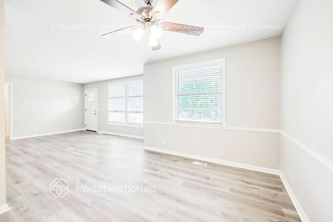 Building Photo - 562 Whispering Hills Dr