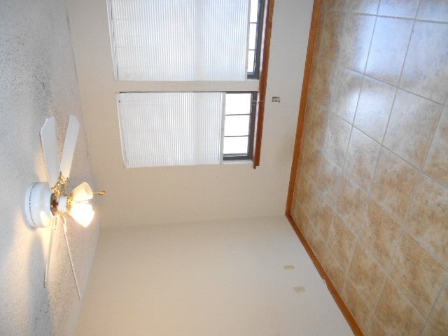 Building Photo - 3 Bedroom, 2.5 Bath off of Mission Road! Available August 2026!