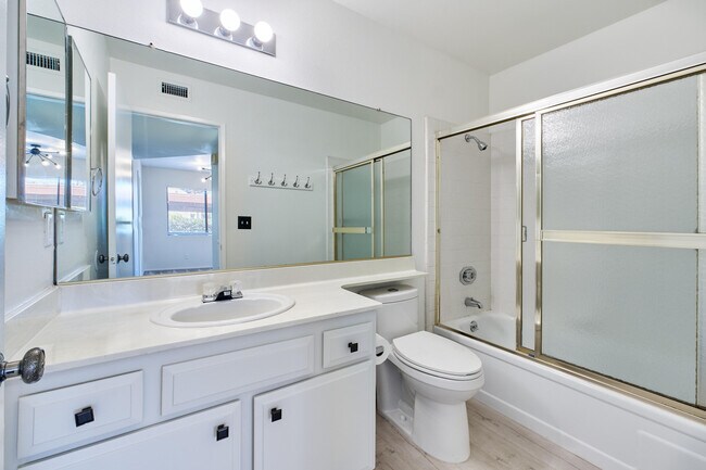 Building Photo - 2420 Los Coyotes Dr